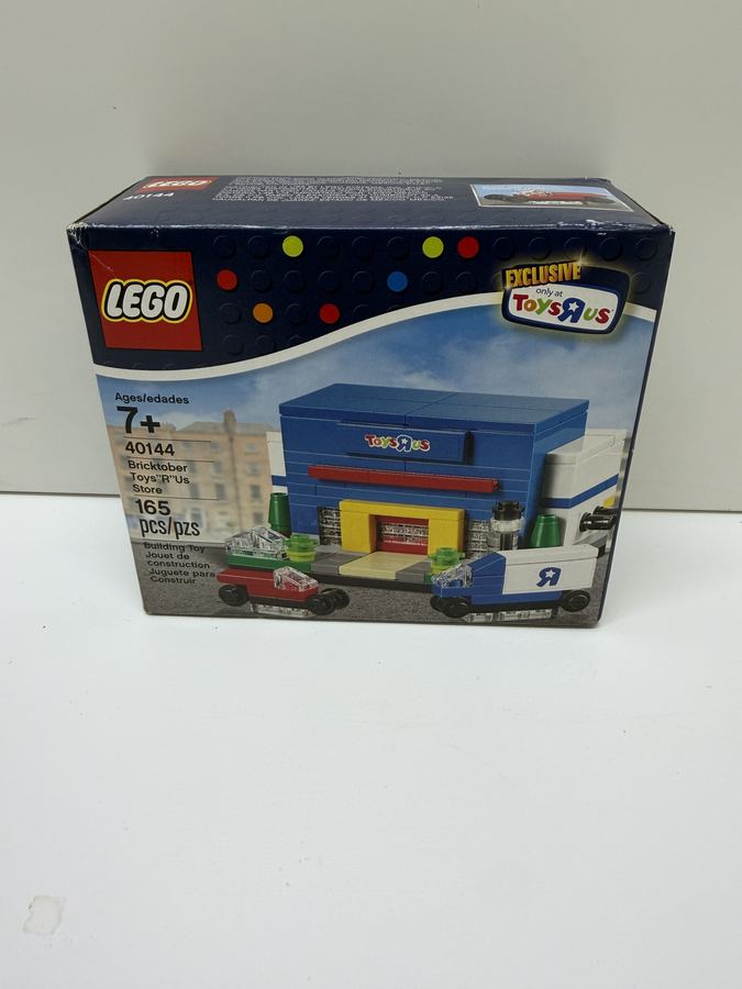 LEGO Bricktober Toys R Us Store #40144 — New Sealed
